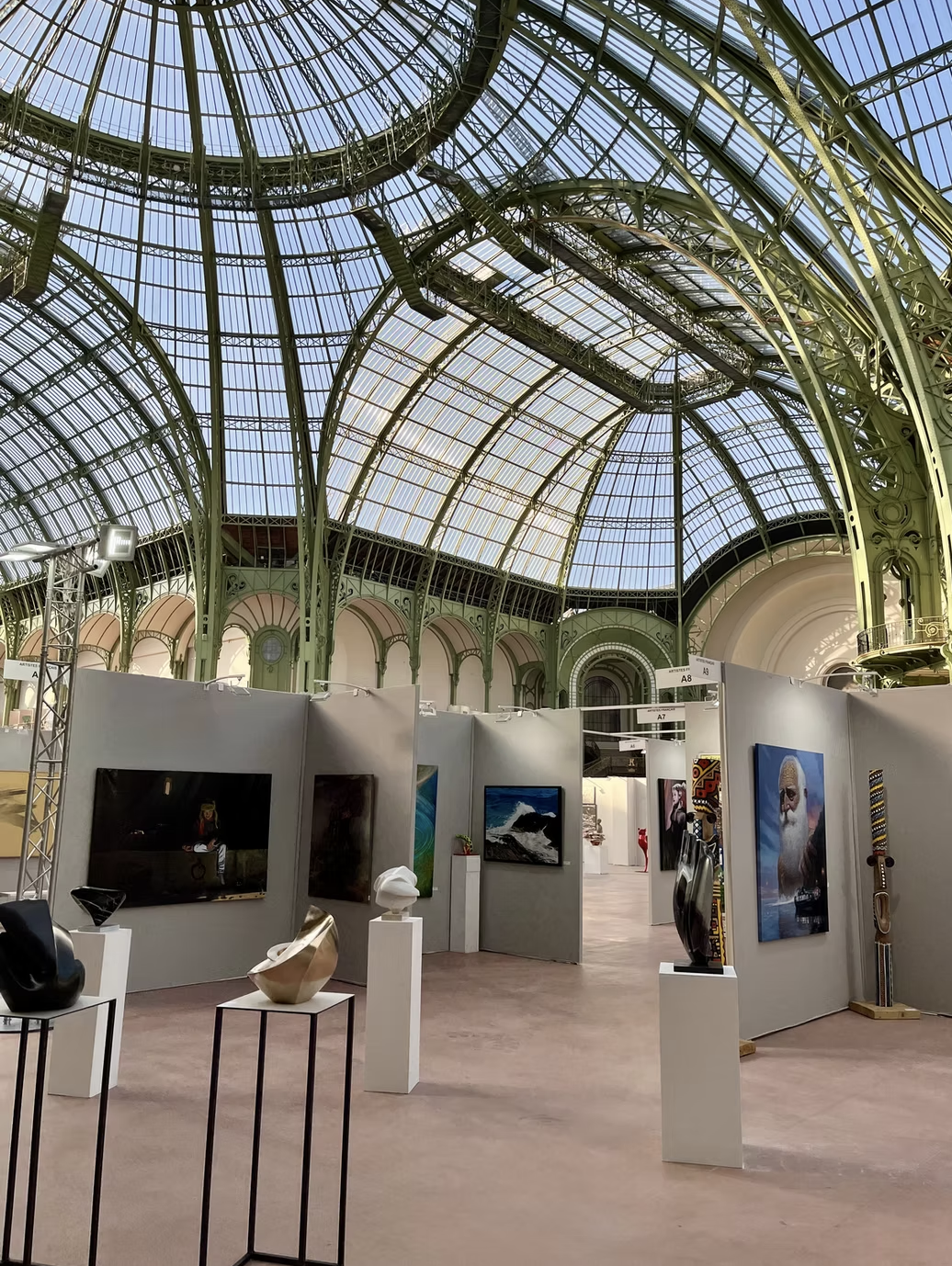 Salon-Artistes-Francais-1 Aperçu de la galerie du Grand Palais lors de l'exposition du salon des Artistes Français